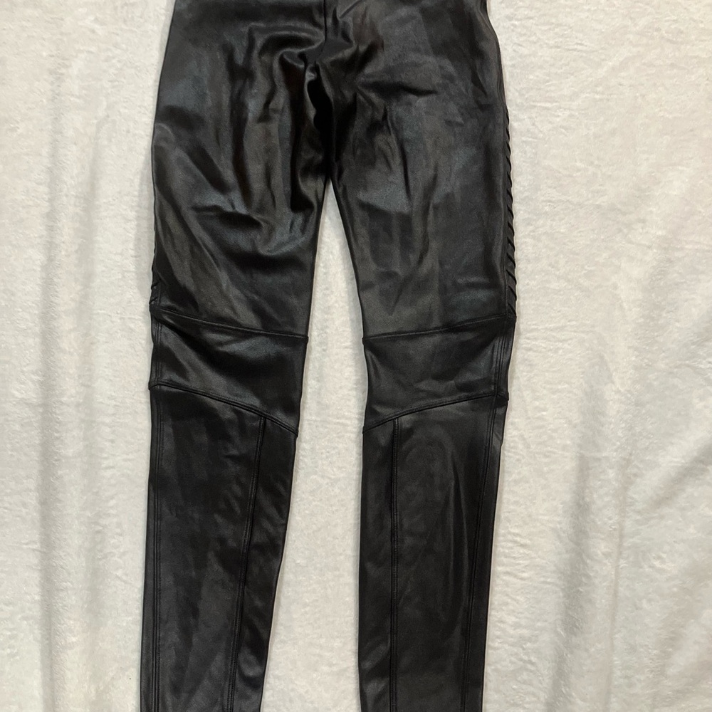 SPANX‎ Faux Leather Moto Leggings Women's Petite M Black Shiny Coated Shaping - Picture 2 of 8